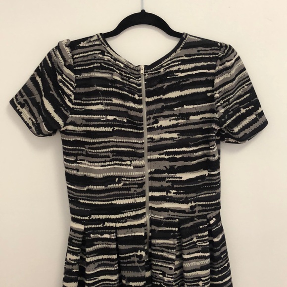 LulaRoe Amelia in Medium, black grey and white - Picture 3 of 4